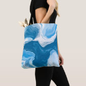 Blue and White Digital Fluid Art Marmor Tasche (Von Nahem)