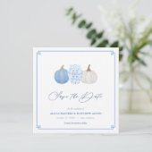 Blue and White Fall Chinoiserie Pumpkins Hochzeit Save The Date (Stehend Vorderseite)