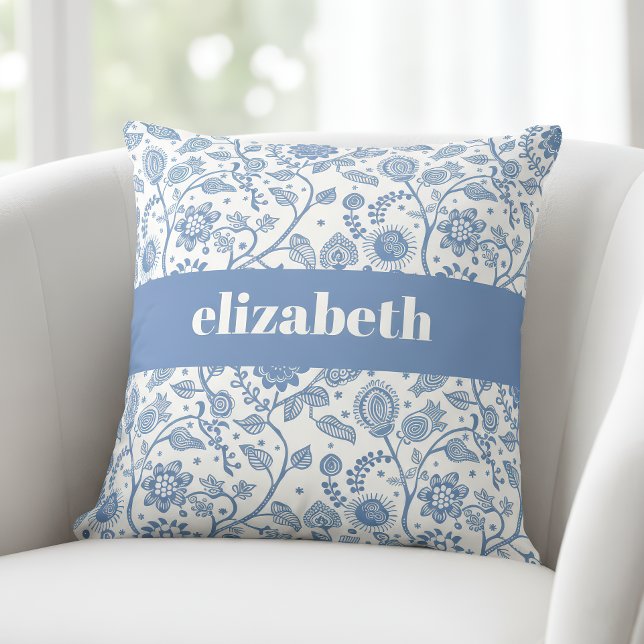 Blue and White Floral Botanical Custom Name Modern Kissen (Von Creator hochgeladen)