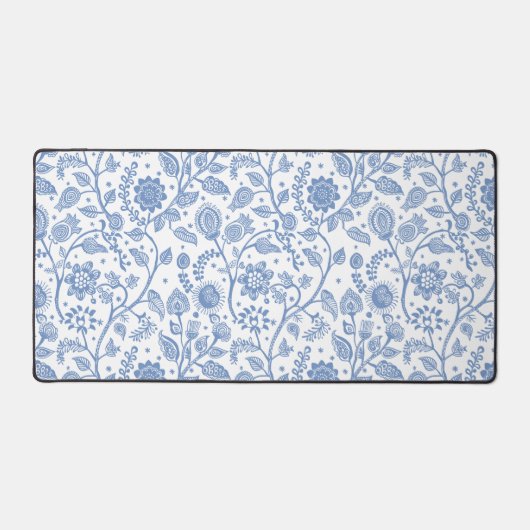 Blue and White Floral Botanical Pattern Whimsical Schreibtischunterlage (Vorderseite)