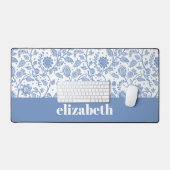 Blue and White Floral Custom Name Botanical Modern Schreibtischunterlage (Tastatur & Maus)