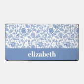 Blue and White Floral Custom Name Botanical Modern Schreibtischunterlage (Vorderseite)
