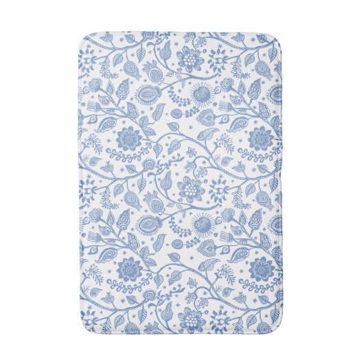 Blue and White Floral Pattern Botanical Whimsical Badematte (Vorderseite Vertikal)