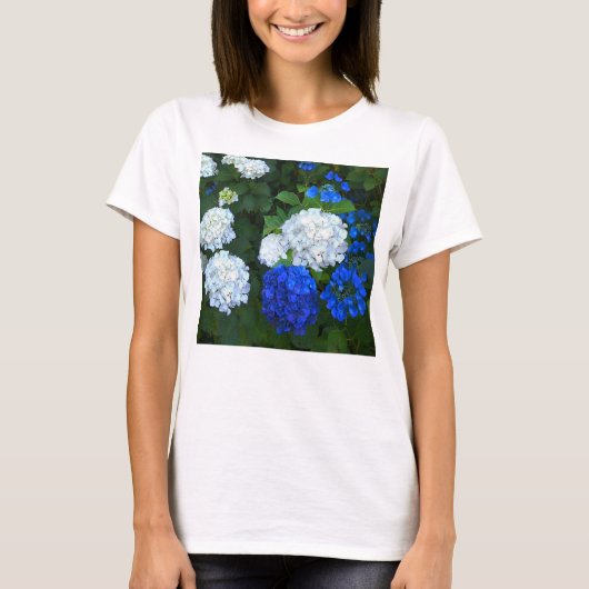 Blue and white Hydrangeas. T-Shirt (Vorderseite)