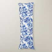 Blue and White Magnolias Toile de Jouy Seitenschläferkissen (Vorderseite Vertikal)