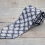 Blue and White Neck Tie Krawatte<br><div class="desc">Verwandeln Sie Ihre Urlaubssaison mit unserer exquisiten Krawatte, die mit einem atemberaubenden, blau-weißen Büffel karierte Muster der Wasserfarbe. Diese Krawatte strahlt zeitlose Eleganz und festlichen Charme aus und ist somit das perfekte Accessoire für jeden Anlass. Erhöhen Sie Ihre festliche Kleidung und fügen Sie eine Touch raffinierten Stils hinzu. Tauchen Sie...</div>