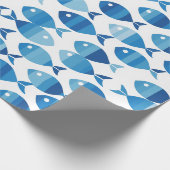 Blue and White Preppy Coastal Fish Geschenkpapier (Ecke)