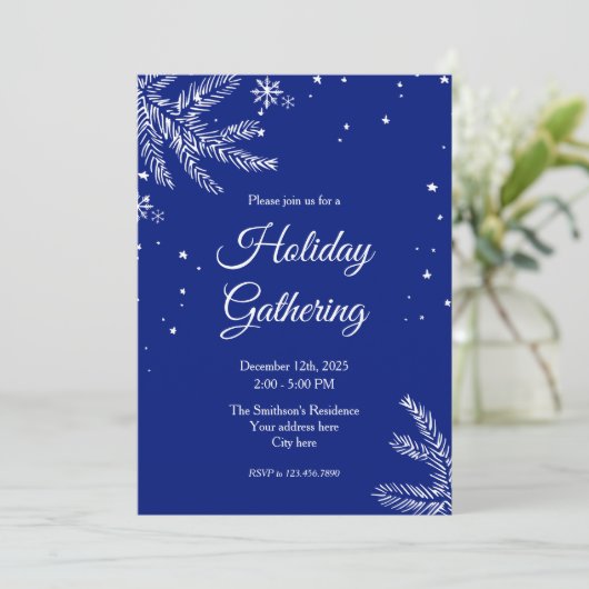 Blue and White Snowflake 5"x7" Holiday Gathering Einladung (Stehend Vorderseite)