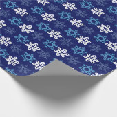 Blue and White Snowflake Pattern Wrapping Paper Geschenkpapier (Ecke)