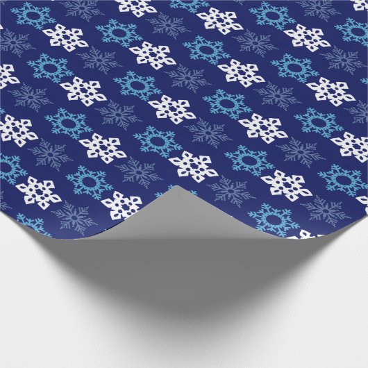 Blue and White Snowflake Pattern Wrapping Paper Geschenkpapier (Ecke)