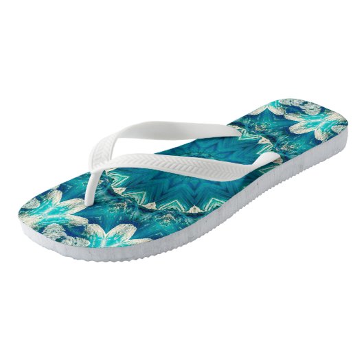 Blue Aqua Mandala Rosette Retro Hippie Badesandalen (Schrägansicht)