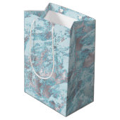 Blue Aqua Silver Marble Mittlere Geschenktüte (Rückseite Schrägansicht)