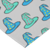 Blue + Aquamarin Wizard Hats Tischdecke (Schrägansicht)