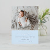 Blue Baby Boy Foto Moderne Geburtsankündigung Folieneinladung (Stehend vorne)