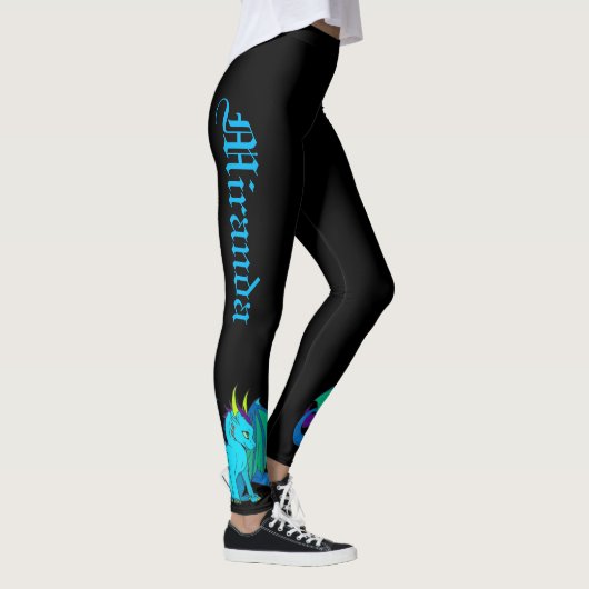 Blue Baby Dragon Black Your Name in gotischem Text Leggings (Rechts)