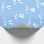 Blue Baby Feet Packpapier mit dem Namen des Jungen (Ecke)