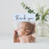 Blue - Baby Foto danke Script Birth Ankündigungspostkarte (Stehend Vorderseite)