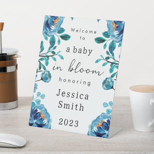 Blue "Baby in Bloom" Willkommensschild Sockelschild (In SItu)