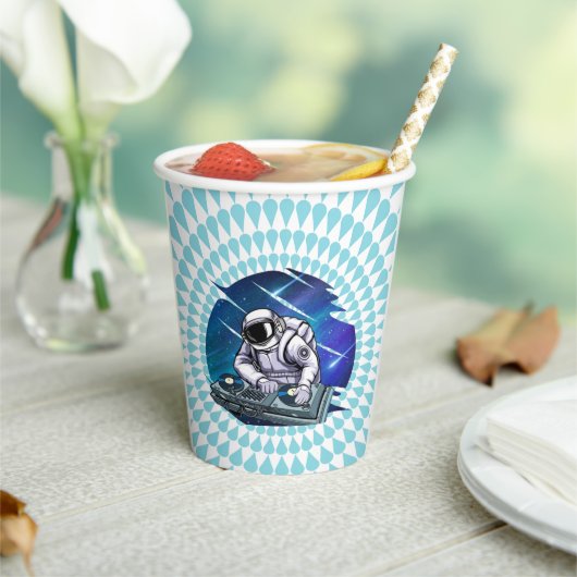 Blue Background Astronaut DJ Music Space Pappbecher (In Situ)
