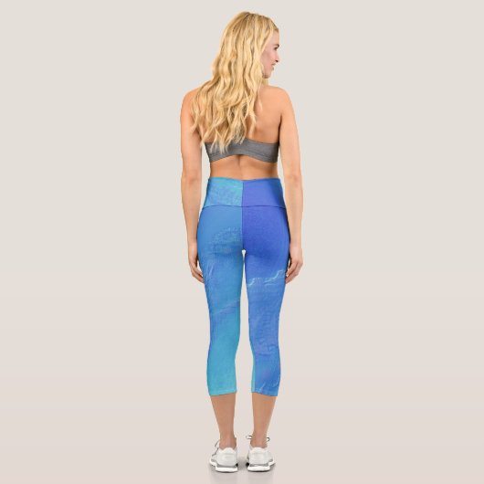 Blue Background Capri Leggings (Rückseite)