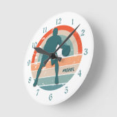 Blue Basketball Player Retro-Regenbogen-Rundschau Runde Wanduhr (Winkel)