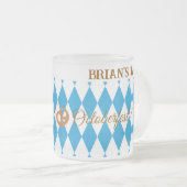 Blue Bavarian Octoberfest Pretzel PERSONALIZE BIER Mattglastasse (VorderseiteRechts)