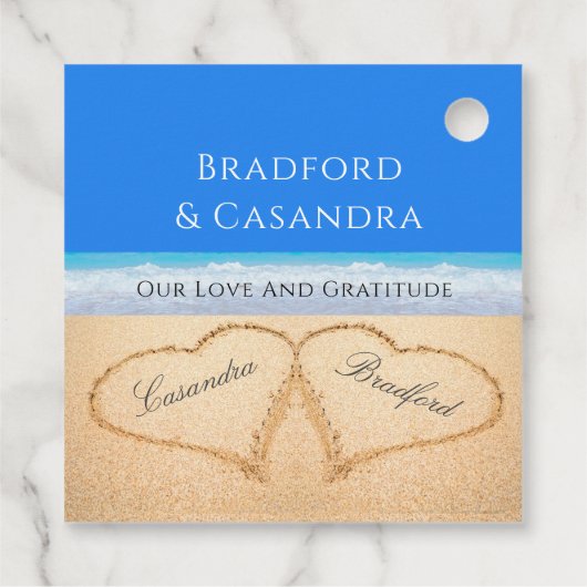 Blue Beach Hochzeit 2 Herz im Sand Geschenkanhänger (Rückseite)