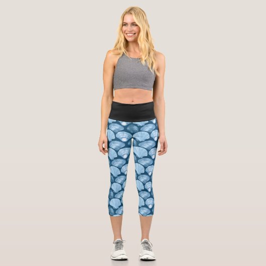 Blue Beach Seashell Pattern Capri Leggings (Vorderseite)