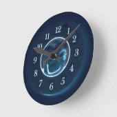 Blue Betsy Runde Wanduhr (Winkel)