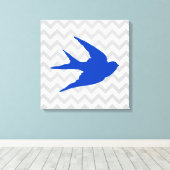 Blue Bird-Silhouette auf Zickzack Streifen Leinwanddruck (Insitu (Holzboden))