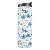 Blue Birds and Floral Harmony Seamless Pattern Thermosbecher (Nach links gedreht)