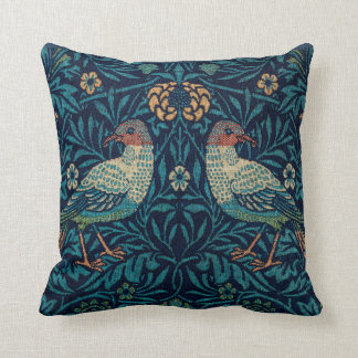 Blue Birds Pattern von William Morris Kissen