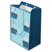 Blue Birthday Cupcake Mittlere Geschenktüte (Rückseite Schrägansicht)