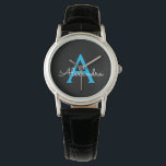 Blue Black Script Giron Monogram Name Armbanduhr<br><div class="desc">Schwarz und Blau Einfache Script Monogram Name Watch. Dies macht den perfekten Abschluss,  Geburtstag,  Hochzeit,  Brautparty,  Jubiläum,  Babydusche oder Junggeselinnen-Abschied Geschenk für jemanden,  die Lieben glamourösen Luxus und schicke Stile.</div>