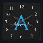Blue Black Script Giron Monogram Name Quadratische Wanduhr<br><div class="desc">Blue und Black Script Monogram Name Clock. Das macht den perfekten 16 Geburtstag,  Hochzeit,  Brautparty,  Jubiläum,  Babydusche oder Junggeselinnen-Abschied Geschenk für jemanden,  der Lieben glamourösen Luxus und schicke Stile.</div>