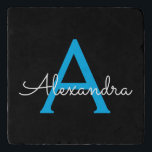 Blue Black Script Giron Monogram Name Töpfeuntersetzer<br><div class="desc">Schwarz und Blau Einfache Skriptmonogramm Name Stone Trivet. Dies macht den perfekten Abschluss,  Geburtstag,  Hochzeit,  Brautparty,  Jubiläum,  Babydusche oder Junggeselinnen-Abschied Geschenk für jemanden,  die Lieben glamourösen Luxus und schicke Stile.</div>