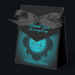 Blue Black Vintag Frame 80th Birthday Gefallen Box<br><div class="desc">Eleganter und Vintag modernisierter Rahmen in blauer Farbskala. Design auf Zelt Gefälligkeitsbox mit Texten,  die für die 80. Geburtstagsparty angepasst werden. Passend zur Geburtstagseinladung,  Gästebuch,  Geschenktasche und mehr... </div>