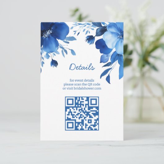 Blue Blooms Watercolor Brautparty CUSTOM QR Begleitkarte (Stehend Vorderseite)