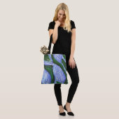 Blue Blossom, Abstract Art Tasche (Am Model)