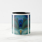 Blue Blume, Georgia O'Keeffe Zweifarbige Tasse (Mittel)