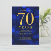 Blue Bokeh Gold feiert 70 Jahre Geburtstagsparty Einladung (Stehend Vorderseite)