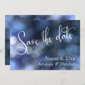 Blue Bokeh, moderne Save the Date Kalligraphie (Vorne/Hinten)