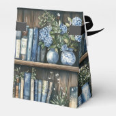 Blue Books and Flowers on Bookshelf Geschenkschachtel (Rückseite)