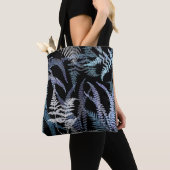 Blue Botanical Ferns on Dark Background Tasche (Von Nahem)