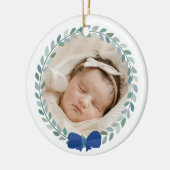 Blue Bow-Adorned Wreath Baby's First Christmas Keramik Ornament (Links)