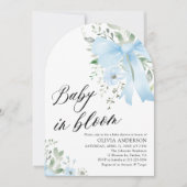 Blue Bow Baby in Bloom Floral Arch Baby Dusche Einladung (Vorderseite)
