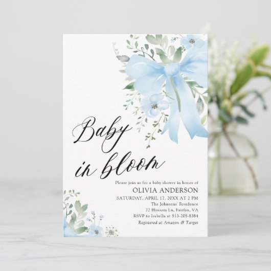Blue Bow Baby in Bloom Floral Boy Baby Dusche Einladung (Stehend Vorderseite)