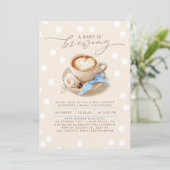 Blue Bow Coffee Baby Is Brewing Boy Baby Shower Einladung (Stehend Vorderseite)