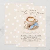 Blue Bow Coffee Baby Is Brewing Boy Baby Shower Einladung (Vorne/Hinten)