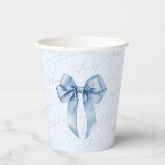 Blue Bow Elegante Kalligrafie Boy Baby Shower Pappbecher (Vorderseite)